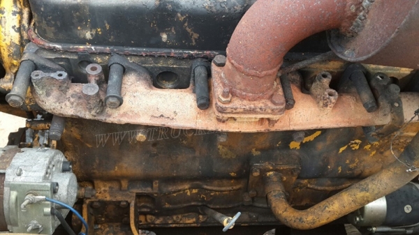 รถแม็คโค ยี่ห้อ KOMATSU รุ่น PC200 รุ่น 2 รถแม็คโค ยี่ห้อ KOMATSU รุ่น PC200 รุ่น 2