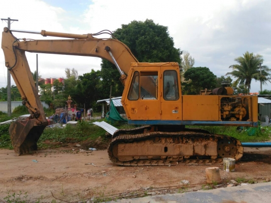 รถแม็คโค ยี่ห้อ KOMATSU รุ่น PC200 รุ่น 2 รถแม็คโค ยี่ห้อ KOMATSU รุ่น PC200 รุ่น 2