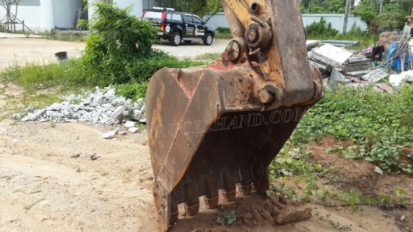 รถแม็คโค ยี่ห้อ KOMATSU รุ่น PC200 รุ่น 2 รถแม็คโค ยี่ห้อ KOMATSU รุ่น PC200 รุ่น 2