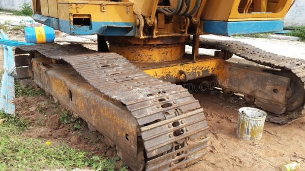 รถแม็คโค ยี่ห้อ KOMATSU รุ่น PC200 รุ่น 2 รถแม็คโค ยี่ห้อ KOMATSU รุ่น PC200 รุ่น 2