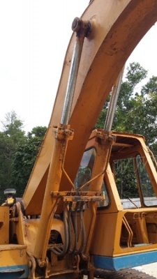 รถแม็คโค ยี่ห้อ KOMATSU รุ่น PC200 รุ่น 2 รถแม็คโค ยี่ห้อ KOMATSU รุ่น PC200 รุ่น 2