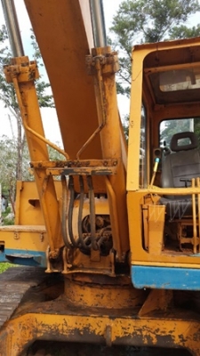 รถแม็คโค ยี่ห้อ KOMATSU รุ่น PC200 รุ่น 2 รถแม็คโค ยี่ห้อ KOMATSU รุ่น PC200 รุ่น 2