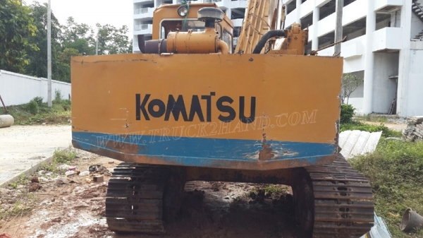 รถแม็คโค ยี่ห้อ KOMATSU รุ่น PC200 รุ่น 2 รถแม็คโค ยี่ห้อ KOMATSU รุ่น PC200 รุ่น 2