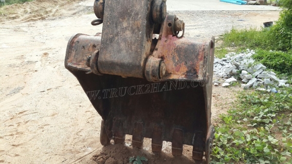 รถแม็คโค ยี่ห้อ KOMATSU รุ่น PC200 รุ่น 2 รถแม็คโค ยี่ห้อ KOMATSU รุ่น PC200 รุ่น 2