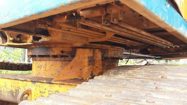 รถแม็คโค ยี่ห้อ KOMATSU รุ่น PC200 รุ่น 2 รถแม็คโค ยี่ห้อ KOMATSU รุ่น PC200 รุ่น 2