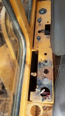 รถแม็คโค ยี่ห้อ KOMATSU รุ่น PC200 รุ่น 2 รถแม็คโค ยี่ห้อ KOMATSU รุ่น PC200 รุ่น 2