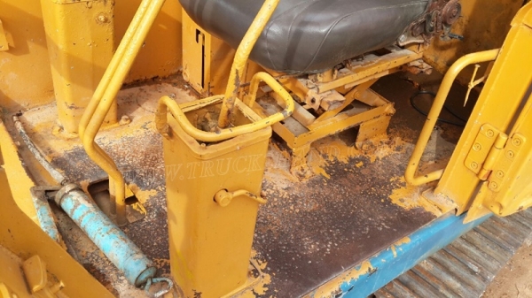 รถแม็คโค ยี่ห้อ KOMATSU รุ่น PC200 รุ่น 2 รถแม็คโค ยี่ห้อ KOMATSU รุ่น PC200 รุ่น 2