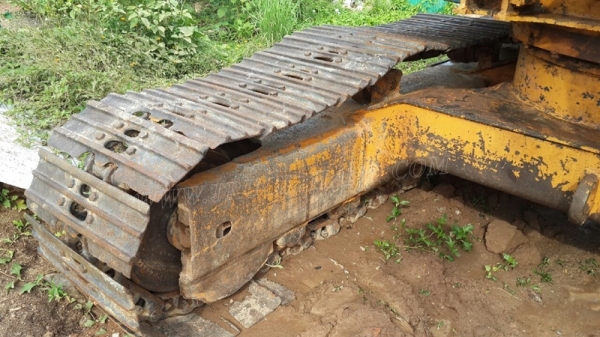 รถแม็คโค ยี่ห้อ KOMATSU รุ่น PC200 รุ่น 2 รถแม็คโค ยี่ห้อ KOMATSU รุ่น PC200 รุ่น 2