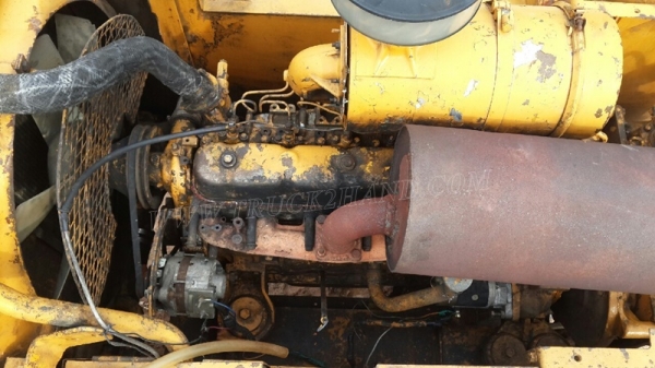 รถแม็คโค ยี่ห้อ KOMATSU รุ่น PC200 รุ่น 2 รถแม็คโค ยี่ห้อ KOMATSU รุ่น PC200 รุ่น 2