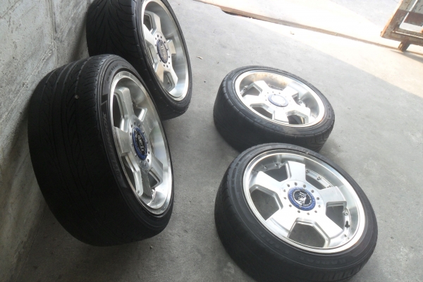 ล้อแม็ก17นิ้ว4รุ100/114 พร้อมยาง สวยๆ 4 ล้อ ราคา 6450 บาท ล้อแม็ก17นิ้ว4รุ100/114 พร้อมยาง สวยๆ 4 ล้อ ราคา 6450 บาท