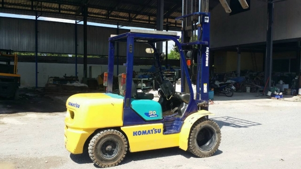 +++ ขายโฟล์คลิฟท์  KOMATSU FD30-12  ขนาด 3.0  ตัน  (รถสภาพดี  พร้อมใช้)  เครื่องยนต์ดีเซล ISUZU   เสา  4  เมตร  ฮิ้งค์โฟล์ค (งากระดก)  เกียร์ออโตเมติค  ล้อหน้าคู่  ยางตัน