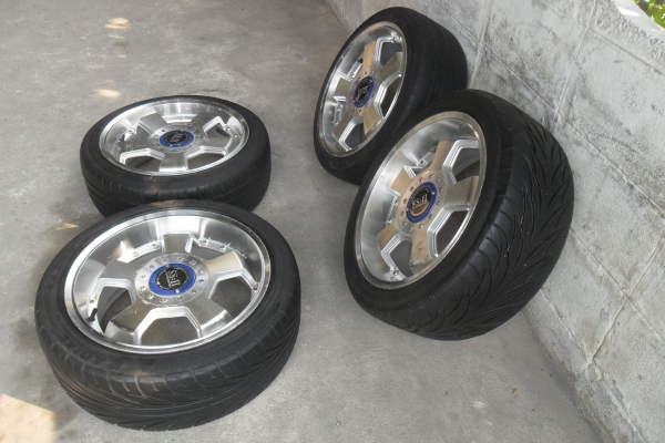 ล้อแม็ก17นิ้ว 4รู100/114 พร้อมยาง สวยๆ 4 ล้อ ราคา 6450 บาท