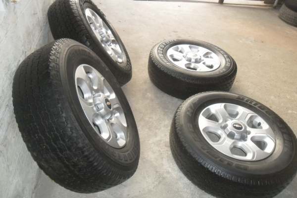 ล้อแม็ก16นิ้ว6รู เชฟ พร้อมยาง สวยๆ 4 ล้อ ราคา 6900 บาท