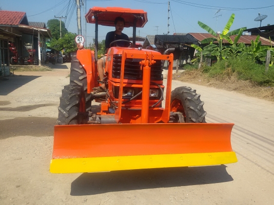 รถไถคูโบต้าM5000 มีไบมีดตราช้าง1อันผาน7หลัง1อันเดิมๆ พร้อมไช้งาน  ขายใน  ราคา338000บาท รถอยู่วังบัว คลองขลุง กำแพงเพชร    สนใจสอบุถามได้ที่081 3655997 อำพร  พาเจริญ  ราคาต่อรองได้อีกนะครับ