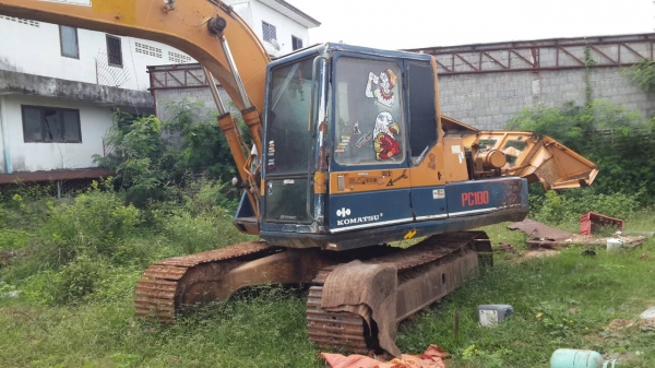 ขายด่วน KOMATSU PC100-3 สภาพบอดี้สวย เครื่องเดิม ปั้มเดิมครับ โซ่ช่วงล่างสวย เอกสารสัญญาซื้อขาย