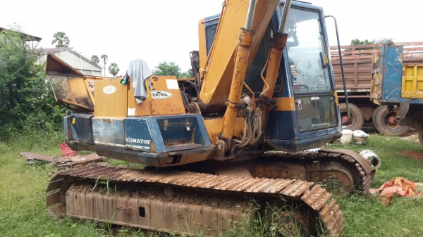 ขายด่วน KOMATSU PC100-3 สภาพบอดี้สวย เครื่องเดิม ปั้มเดิมครับ โซ่ช่วงล่างสวย เอกสารสัญญาซื้อขาย