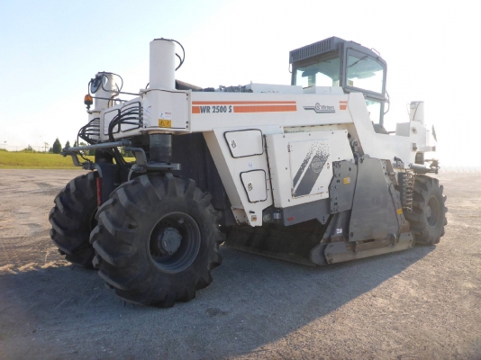 ขายรถขูดไสผิวถนน