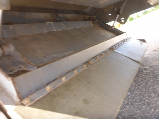 ขายรถขูดไสผิวถนน