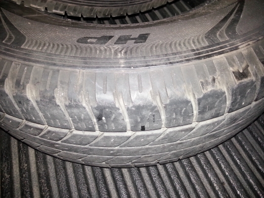 ต้องการขายยาง 265/70  ขอบ 16  2 เส้นแถม1 เส้น