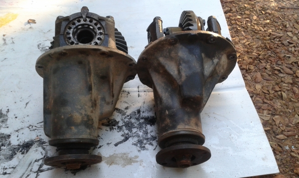 เฟื่อง 8/39 เสื้อใหญ่มิเนียม หน้า-หลังสภาพสวยใส่เบี้ยน