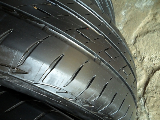 ยางขอบ15 บริดสโตน195-65-R15 ลงพื้นปี15 (4เส้น3,900) ยางขอบ15 บริดสโตน195-65-R15 ลงพื้นปี15 (4เส้น3,900)