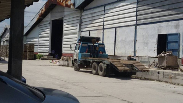 ขายเทรลเลอร์1เพลา ร็อกกี้ 175แรง เครื่องดีแคชซีสวย สภาพพร้อมใช้งาน เอกสารพร้อมโอน สนใจโทร 090-8588220คุณนะ 093-3258446คุณบิว หรือเข้าดูสินค้าอื่นๆได้ที่ www.truck.in.th/498 หรือเพจFacebook ณรงค์ ซื้อขายรถมือสอง (เว็บไซต์ส่วนตัว) หรือFacebook ตลาดรถมือสอง