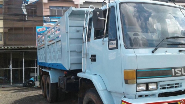 ขายดั้ม2เพลา ร็อกกี้240เทอร์โบ พ.เพาเวอร์ เบรกทิฟฟี่ ภายในสวย แอร์เย็น สภาพพร้อมใช้งาน เอกสารพร้อมโอน สนใจโทร 090-8588220คุณนะ 093-3258446คุณบิว หรือเข้าดูสินค้าอื่นๆได้ที่ www.truck.in.th/498 หรือเพจFacebook ณรงค์ ซื้อขายรถมือสอง (เว็บไซต์ส่วนตัว) หรือFa