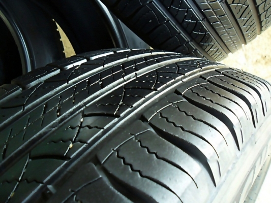 ยางขอบ17 มิชลิน225-65 R17 ลงพื้นปี14 (4เส้น4,500) ยางขอบ17 มิชลิน225-65 R17 ลงพื้นปี14 (4เส้น4,500)