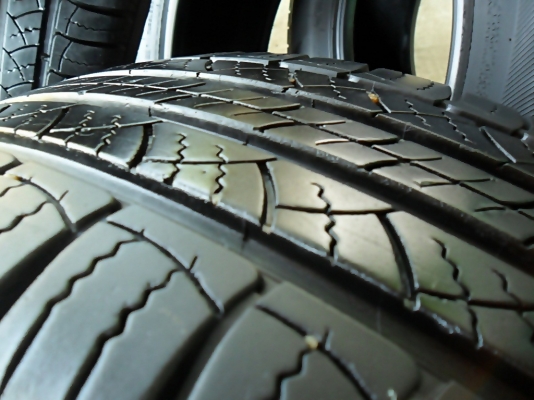 ยางขอบ17 มิชลิน225-65 R17 ลงพื้นปี14 (4เส้น4,500) ยางขอบ17 มิชลิน225-65 R17 ลงพื้นปี14 (4เส้น4,500)