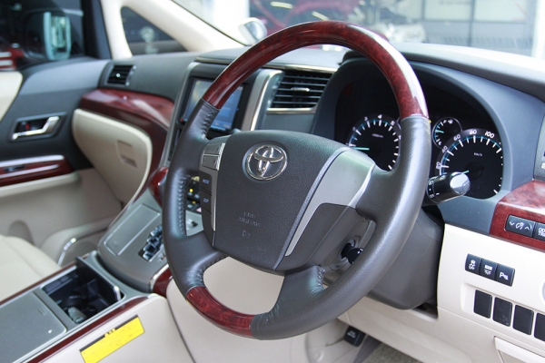 TOYOTA ALPHARD V 2.4 VAN