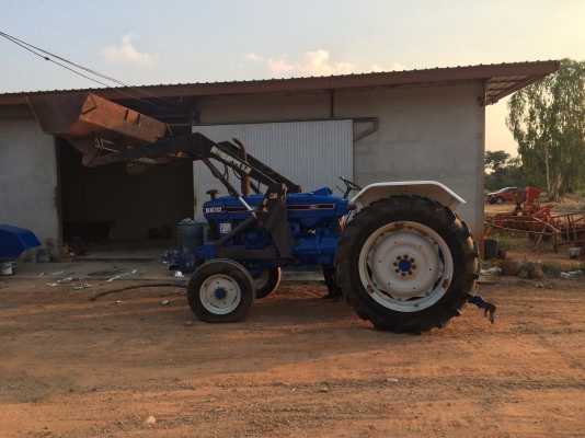 ขายรถไถฟอร์ดพร้อมใบตัก ขายรถไถฟอร์ดพร้อมใบตัก