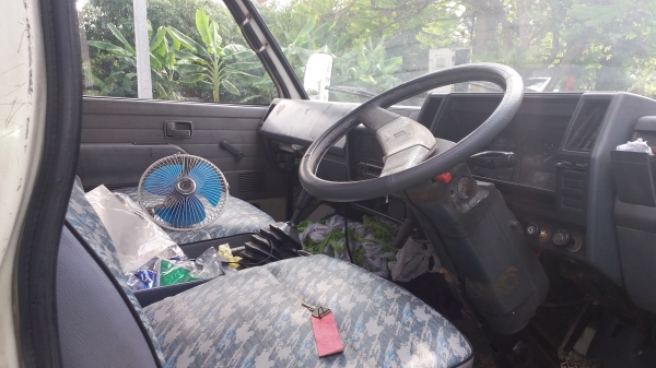 ขายรถ อีซูซุ NPR รถห้าง 115 แรงม้า ยาว 5.5 ราคา 350000 บาท รถบรรทุกวัว พื้นสแตนเลส