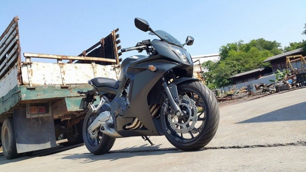 cbr650 วิ่ง 500 กิโลแท้ จอดมากกว่าขี่ ราคาคุ้มๆ ต่อรองได้ครับ