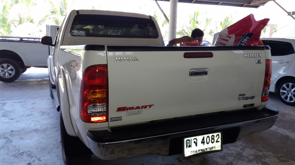 ขายรถ วีโก้ แคป โฟร์วิล ตัวยกสูง เครื่อง 2500 สีขาว ราคา 500000 บาท ปี 2511