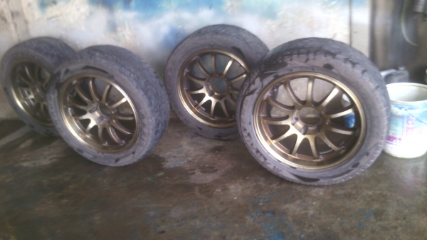 ขายล้อเม็ก  ขอบ20  พร้อมยางสภาพดี 6รู เดิม  ใส่วีโก้อยู่