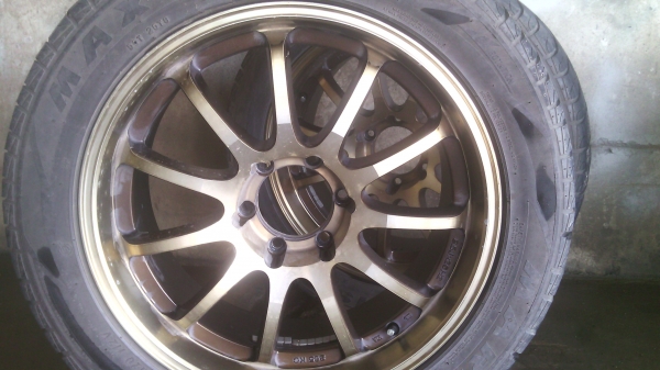 ขายล้อเม็ก  ขอบ20  พร้อมยางสภาพดี 6รู เดิม  ใส่วีโก้อยู่