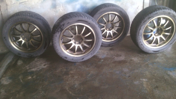 ขายล้อเม็ก  ขอบ20  พร้อมยางสภาพดี 6รู เดิม  ใส่วีโก้อยู่