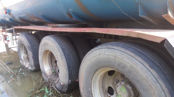 ขาย หางราก เทเลอร์ รถบรรทุกน้ำ ส่ากระทิงแดง 3เพลา ยาว 12 เมตร บรรจุน้ำได้ 34000 ลิตร มีเล่มทะเบียนพร้อม ราคา 300000 บาท