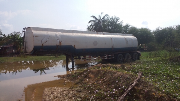 ขาย หางราก เทเลอร์ รถบรรทุกน้ำ ส่ากระทิงแดง 3เพลา ยาว 12 เมตร บรรจุน้ำได้ 34000 ลิตร มีเล่มทะเบียนพร้อม ราคา 300000 บาท