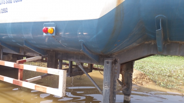 ขาย หางราก เทเลอร์ รถบรรทุกน้ำ ส่ากระทิงแดง 3เพลา ยาว 12 เมตร บรรจุน้ำได้ 34000 ลิตร มีเล่มทะเบียนพร้อม ราคา 300000 บาท