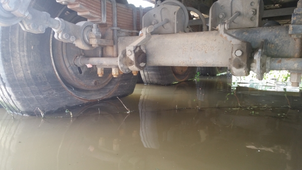 ขาย หางราก เทเลอร์ รถบรรทุกน้ำ ส่ากระทิงแดง 3เพลา ยาว 12 เมตร บรรจุน้ำได้ 34000 ลิตร มีเล่มทะเบียนพร้อม ราคา 300000 บาท