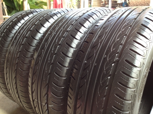 ยางGOODYEAR 205 60R16 ลงพื้นปลายปี2014 สภาพสวยมากๆไร้ที่ติ ดอกเยอะมากๆ