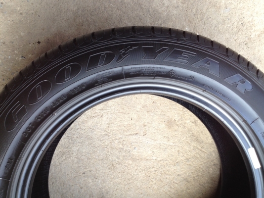 ยางGOODYEAR 205 60R16 ลงพื้นปลายปี2014 สภาพสวยมากๆไร้ที่ติ ดอกเยอะมากๆ