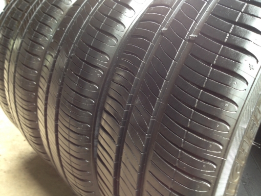 ยางMICHELIN รุ่น ENERGY xm2 .185 60R15 ปี2014 สภาพสวยมากๆดอกเยอะมากๆไม่มีปะ