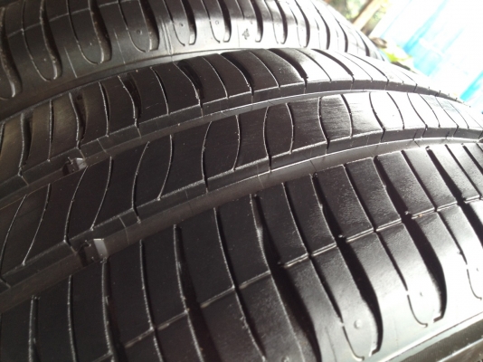 ยางMICHELIN รุ่น ENERGY xm2 .185 60R15 ปี2014 สภาพสวยมากๆดอกเยอะมากๆไม่มีปะ