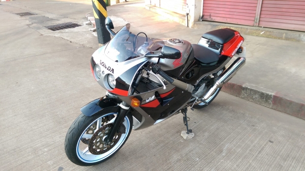 ขายคับ HONDA VFR400 NC30 ปี92 วางเครื่องRVF NC35 ทะเบียนแท้พร้อมโอนไม่ขาดต่อ แฟริ่งเดิมๆ สีสวย ยางหน้าหลังโซ่สเตอเต็ม สวยๆ คับ ราคา 79500 บาท ส่งได้ทั่วไทยคับ สนใจติดต่อ 081-0578282 FACEBOOK ชาญณรงค์ ป๊อป ชัยอมฤต ไอดีไลน์ POPBIGBIKESAKON คับ สนใจรถสวย ถูก