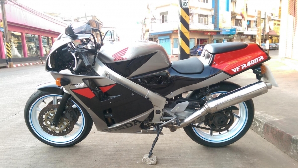 ขายคับ HONDA VFR400 NC30 ปี92 วางเครื่องRVF NC35 ทะเบียนแท้พร้อมโอนไม่ขาดต่อ แฟริ่งเดิมๆ สีสวย ยางหน้าหลังโซ่สเตอเต็ม สวยๆ คับ ราคา 79500 บาท ส่งได้ทั่วไทยคับ สนใจติดต่อ 081-0578282 FACEBOOK ชาญณรงค์ ป๊อป ชัยอมฤต ไอดีไลน์ POPBIGBIKESAKON คับ สนใจรถสวย ถูก