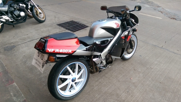 ขายคับ HONDA VFR400 NC30 ปี92 วางเครื่องRVF NC35 ทะเบียนแท้พร้อมโอนไม่ขาดต่อ แฟริ่งเดิมๆ สีสวย ยางหน้าหลังโซ่สเตอเต็ม สวยๆ คับ ราคา 79500 บาท ส่งได้ทั่วไทยคับ สนใจติดต่อ 081-0578282 FACEBOOK ชาญณรงค์ ป๊อป ชัยอมฤต ไอดีไลน์ POPBIGBIKESAKON คับ สนใจรถสวย ถูก