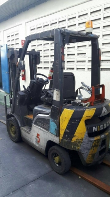 รถยกนิสสันรุ่นใหม่ น้ำหนักยก 1.5 ตัน เสาสูง 3 เมตร เครื่องเบนซินติดแก๊สเรียบร้อย รถ 3 ปี เกียร์ออโต้