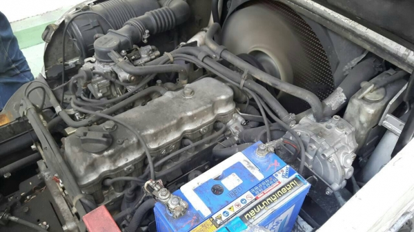 รถยกนิสสันรุ่นใหม่ น้ำหนักยก 1.5 ตัน เสาสูง 3 เมตร เครื่องเบนซินติดแก๊สเรียบร้อย รถ 3 ปี เกียร์ออโต้